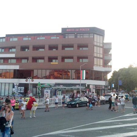 La Piazza Primorsko Rooms & Apartments Kültér fotó